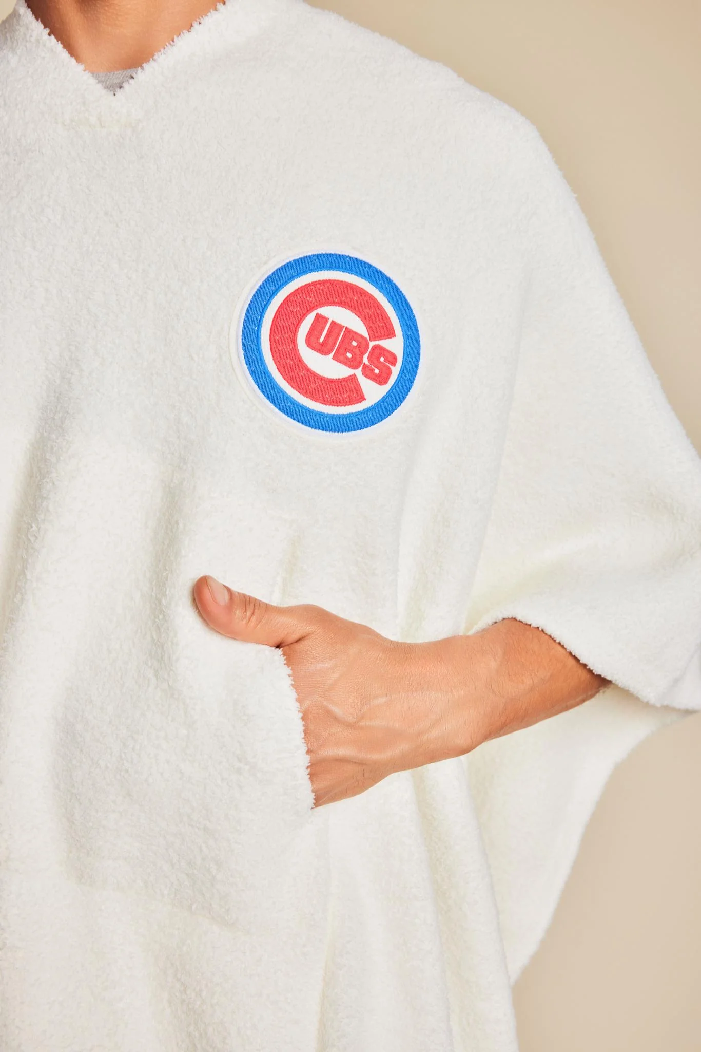 CozyChic® Chicago Cubs™ 3 in 1 Poncho - Image 4