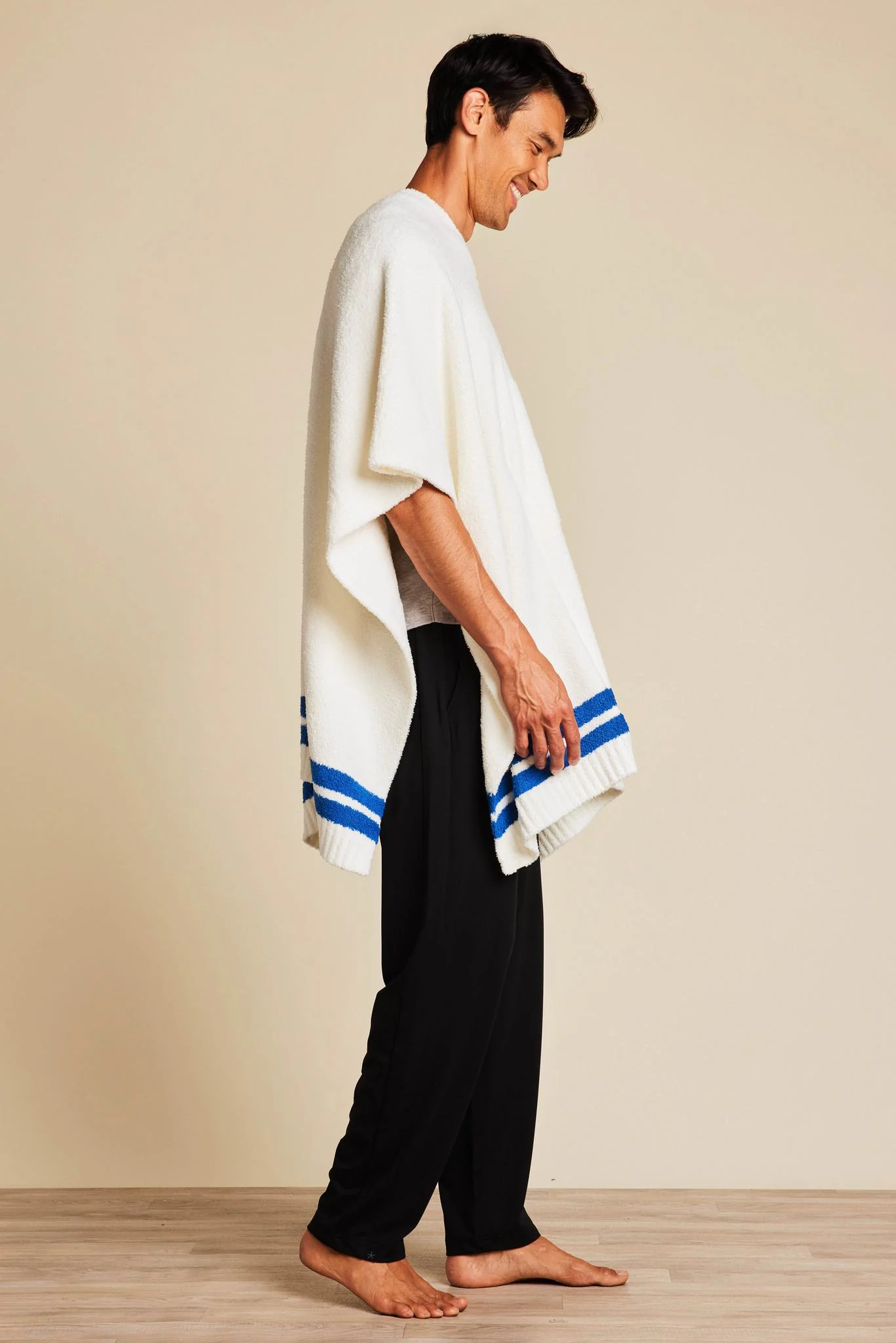CozyChic® Los Angeles Dodgers™ 3 in 1 Poncho - Image 2