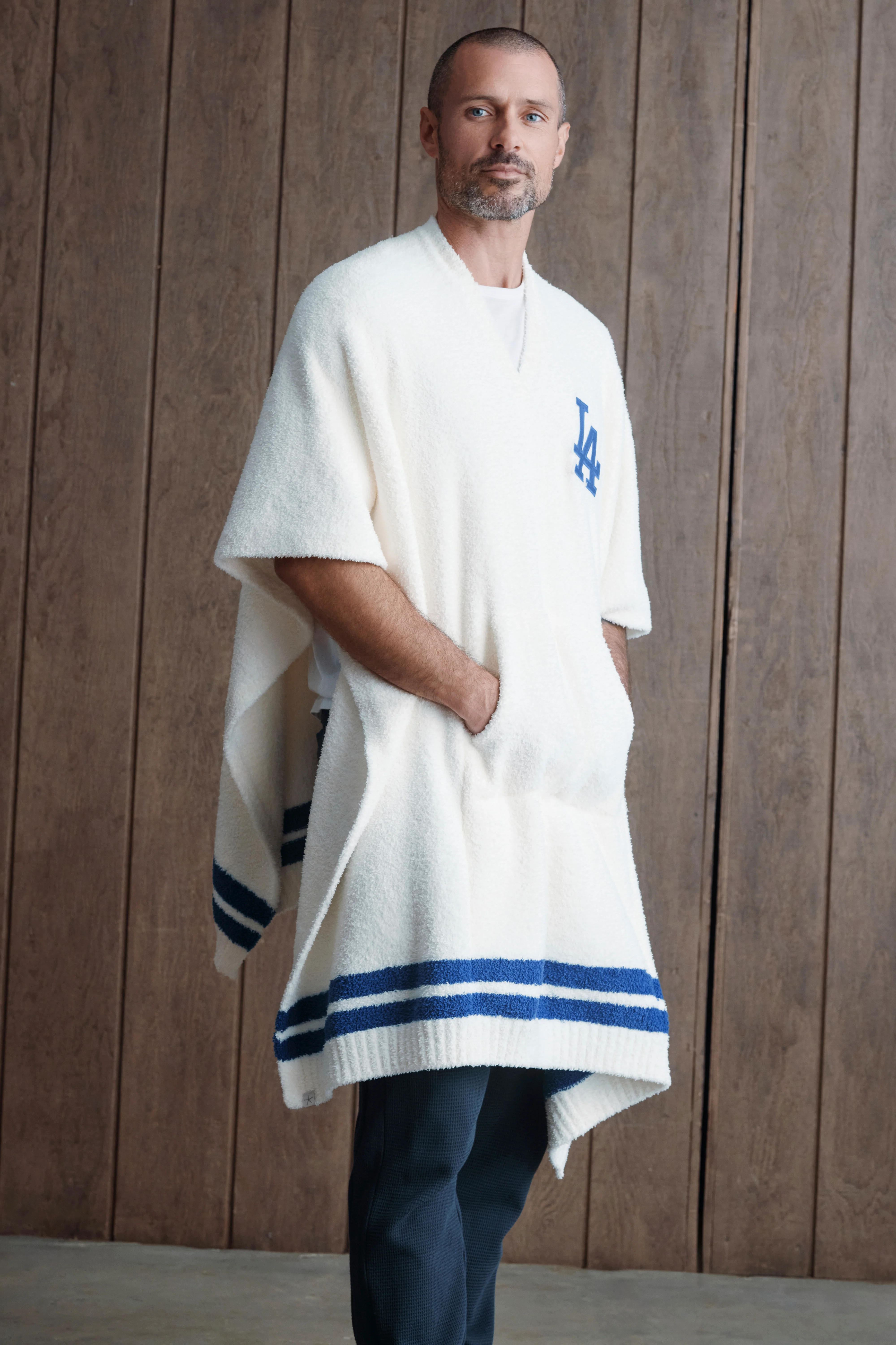 CozyChic® Los Angeles Dodgers™ 3 in 1 Poncho - Image 5