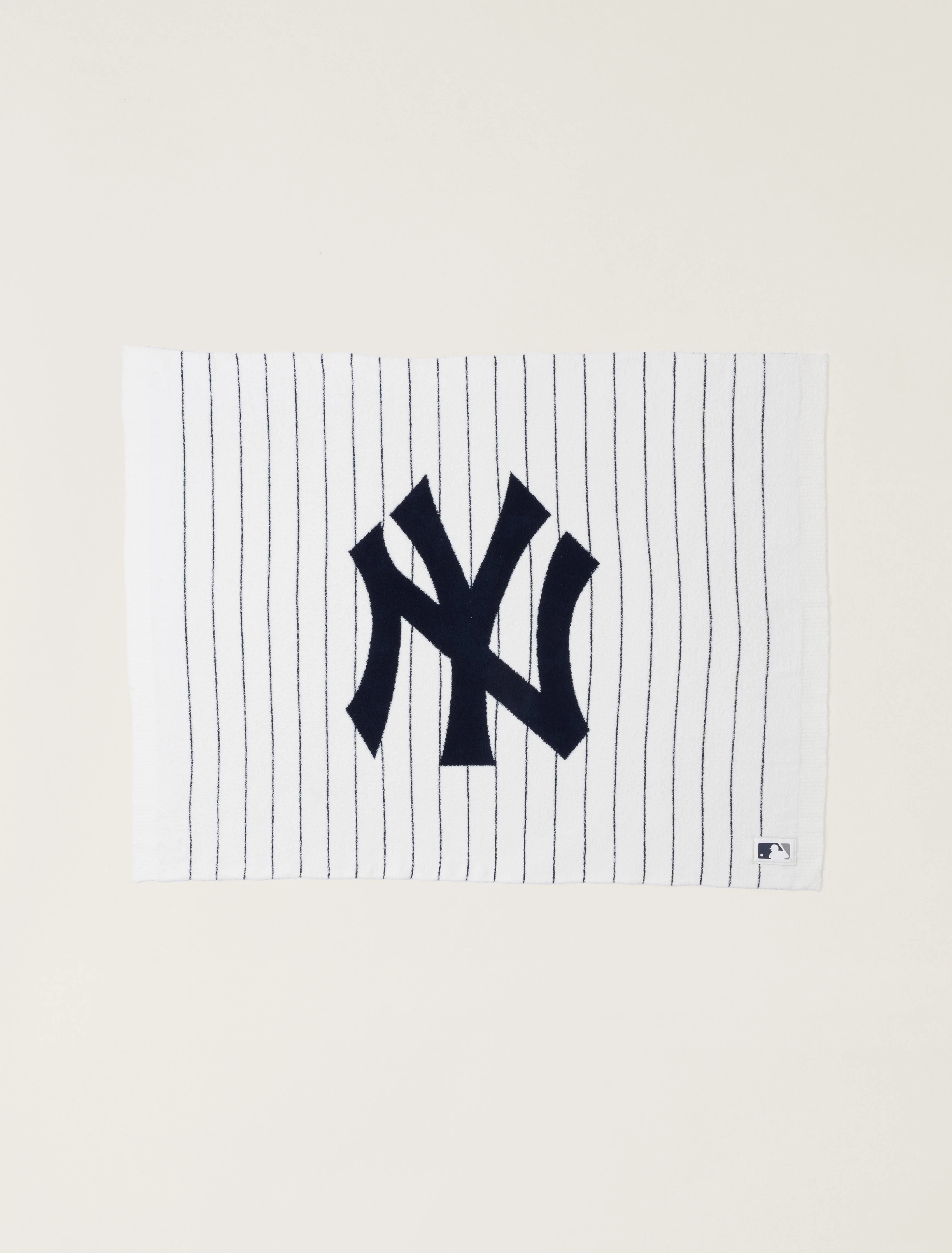 CozyChic® New York Yankees™ Throw - Image 2