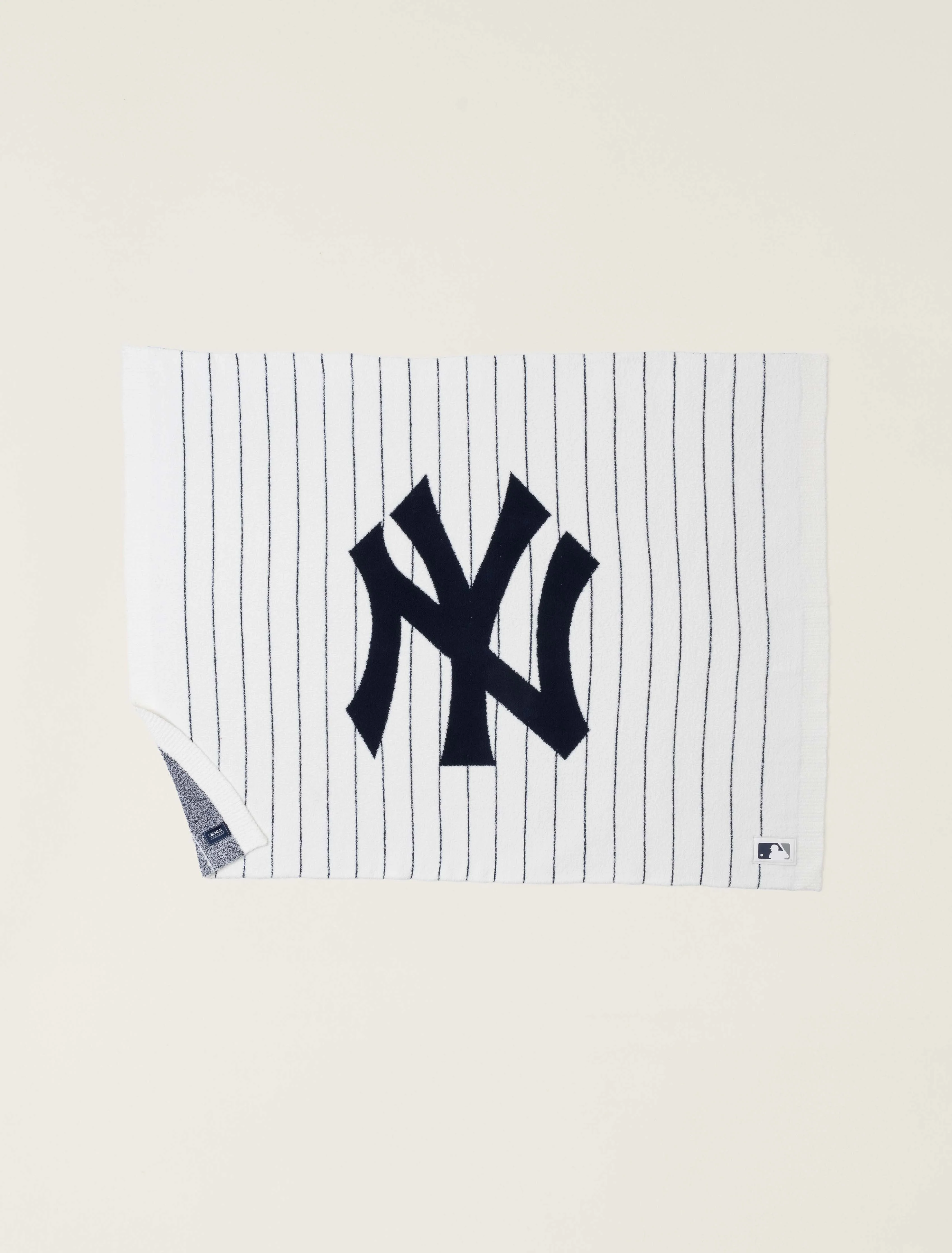CozyChic® New York Yankees™ Throw - Image 3