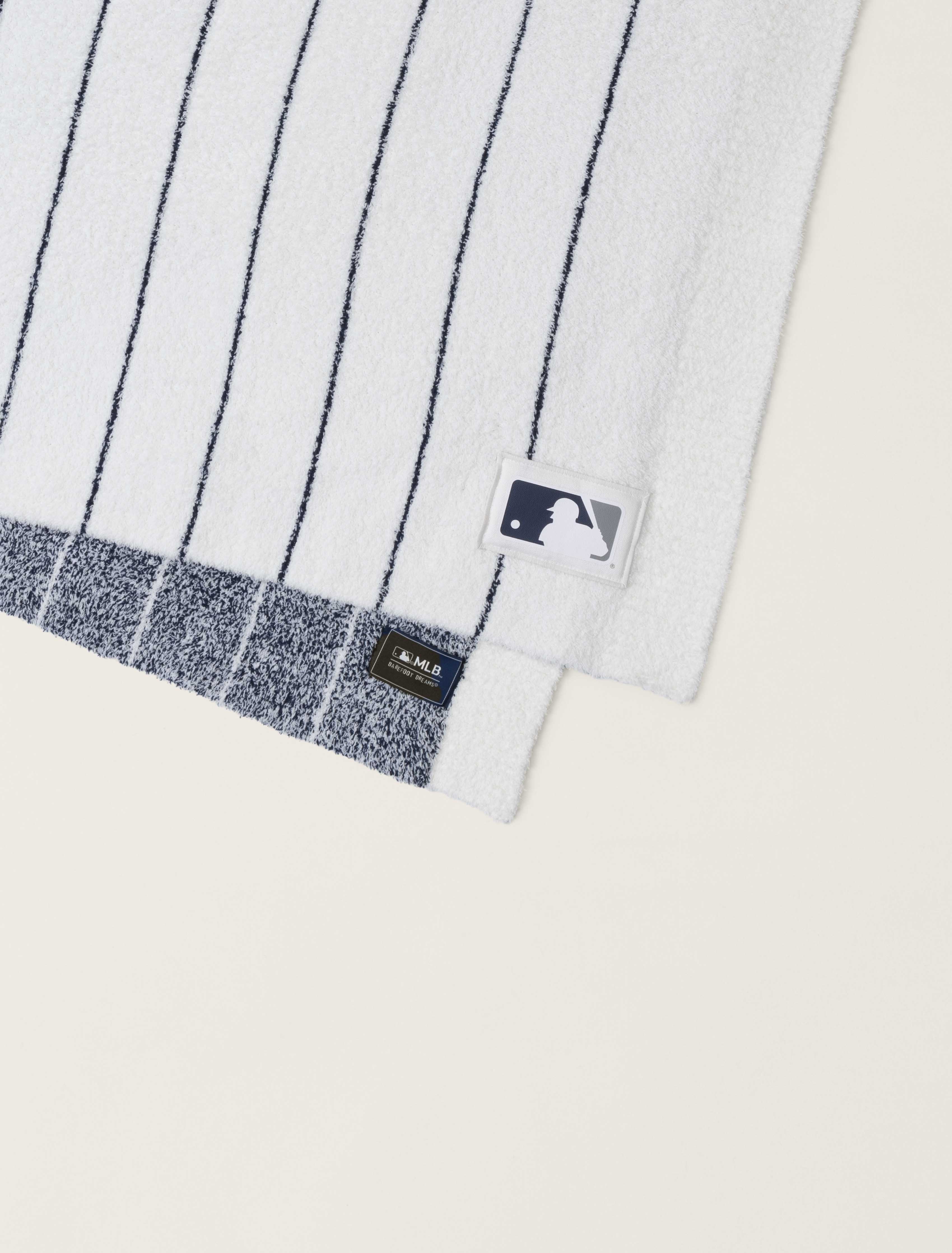 CozyChic® New York Yankees™ Throw - Image 4