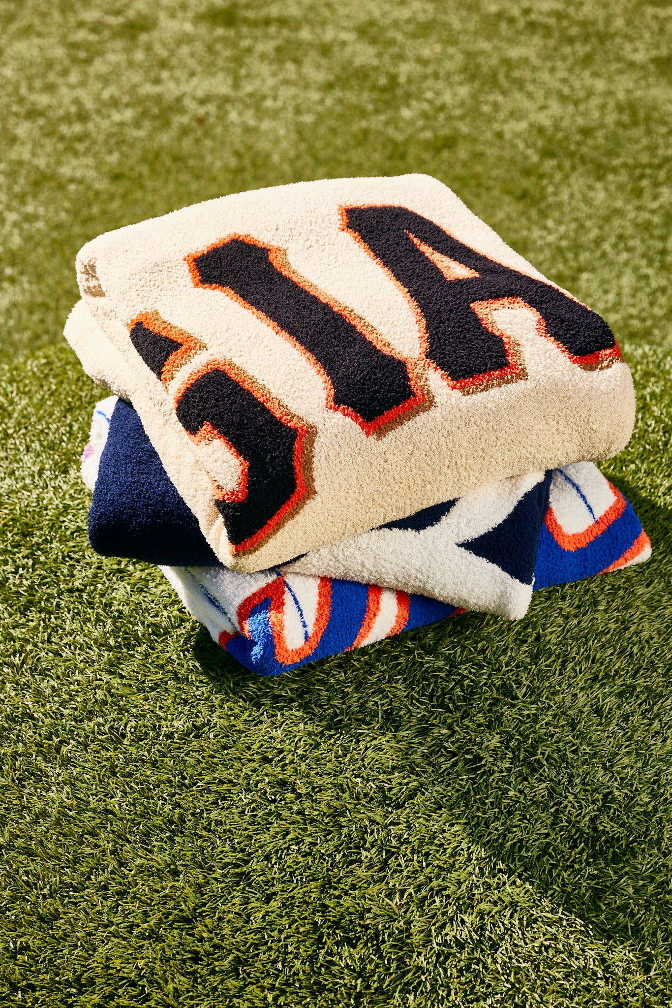 CozyChic® San Francisco Giants™ Throw - Image 5
