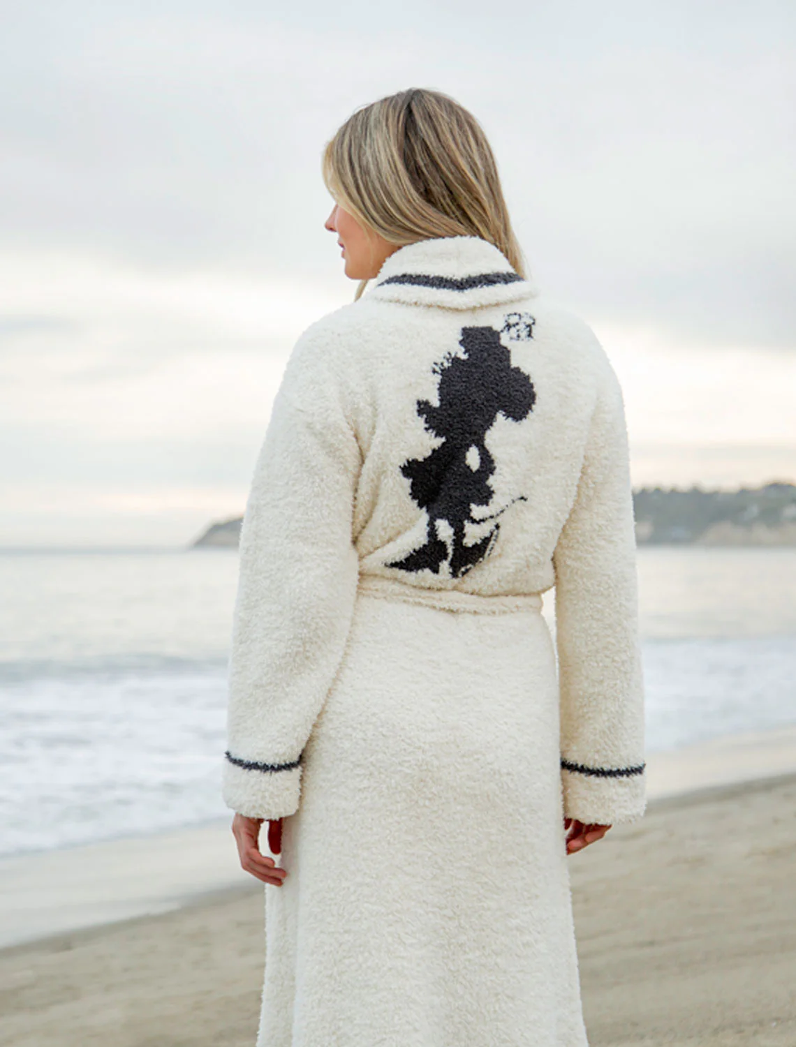 CozyChic® Classic Disney Minnie Mouse Adult Robe - Image 6