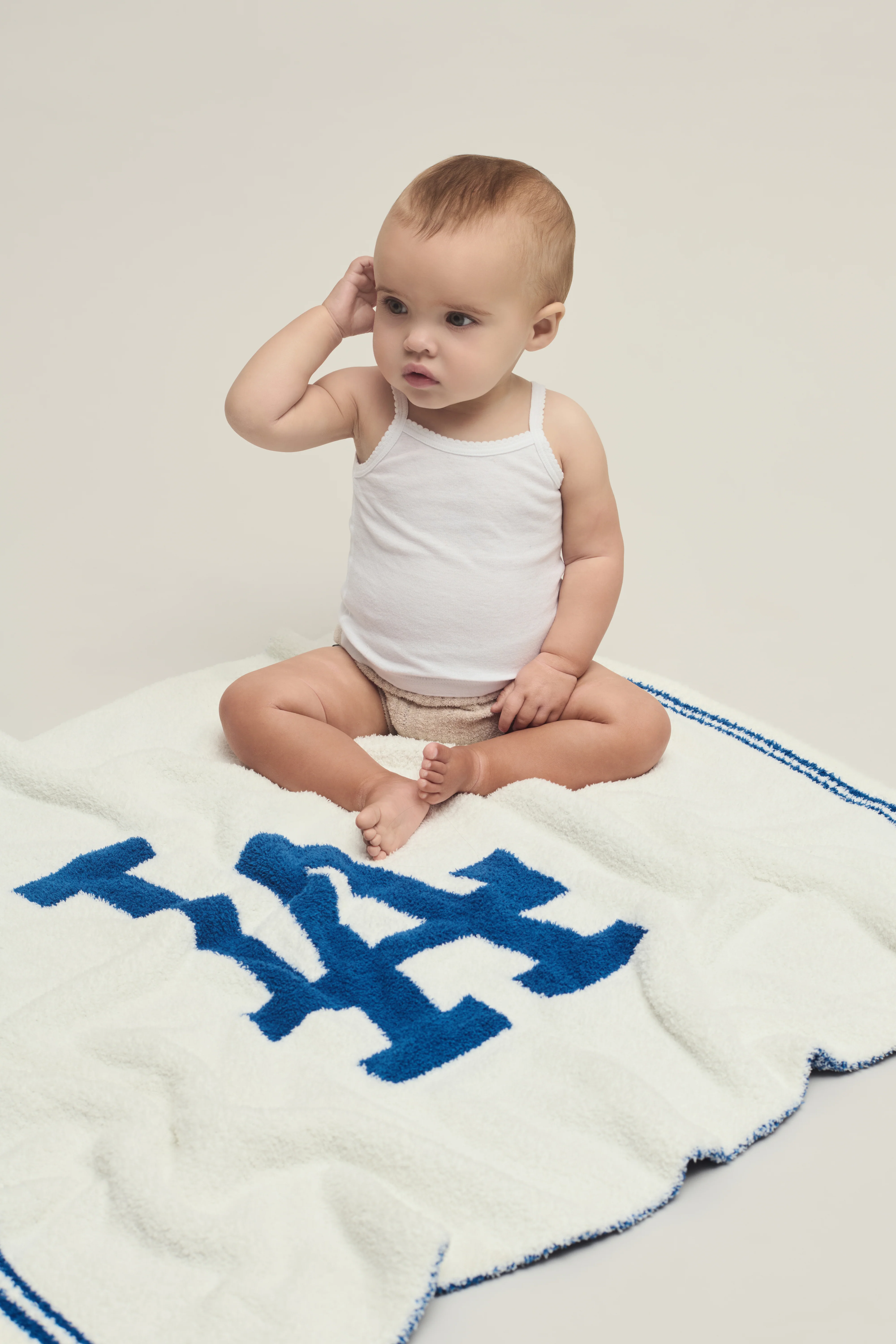 CozyChic® Los Angeles Dodgers™ Stroller Blanket - Image 5